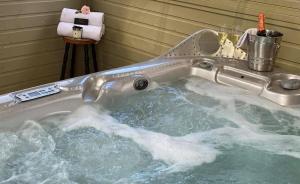 Billede fra billedgalleriet på Barn Conversion Hot tub i Killinchy + 73 billeder