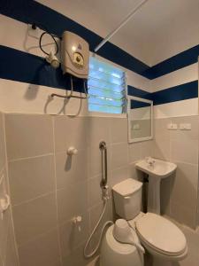 Ένα μπάνιο στο Blue Water De Santorini +7 φωτογραφίες