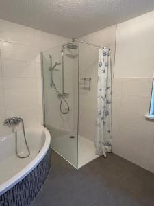 Koupelna v ubytování Helles, geräumiges Haus in München-Solln