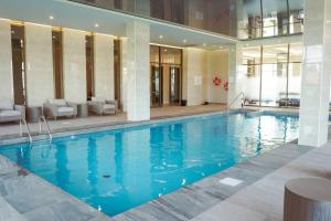 Swimmingpoolen hos eller tæt på Corporate Stays Monarc Bedroom