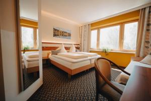 Ένα ή περισσότερα κρεβάτια σε δωμάτιο στο Wirtshaus Gruber Weitenegg