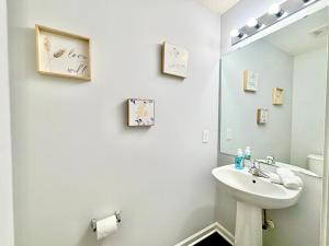 Ένα μπάνιο στο Urban Nova Stay - Perfectly located Greensboro