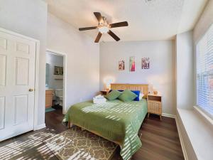 Ένα ή περισσότερα κρεβάτια σε δωμάτιο στο Urban Nova Stay - Perfectly located Greensboro