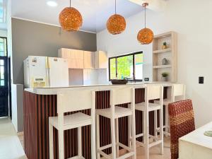 Η κουζίνα ή μικρή κουζίνα στο Villa Tranquila - Paraíso Privado con Piscina y Amplios Espacios Naturales con Casa Campestre