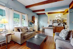 Χώρος καθιστικού στο Sandy Toes Escape - Holiday House M6