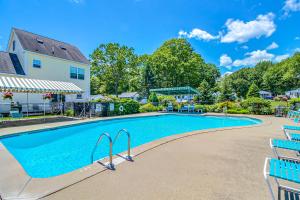 Bazén v ubytování The Lighthouse Getaway -- Holiday House M19 nebo v jeho okolí