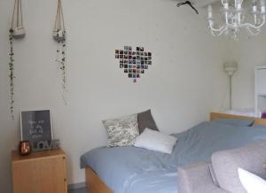 a bedroom with a bed and a heart on the wall at aranjata modern o camera in Cugir in Cugir