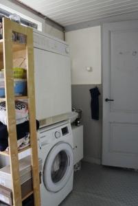 a laundry room with a washing machine in it at aranjata modern o camera in Cugir in Cugir +2 photos
