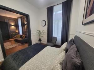 a bedroom with a bed and a living room at Hej Bydgoszcz - Apartament LUX przy Starym Rynku in Bydgoszcz