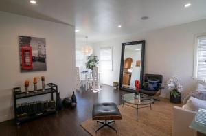 Χώρος καθιστικού στο Cozy Suite near Universal Studios