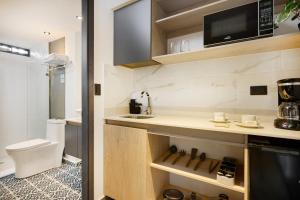 Ένα μπάνιο στο Hotel Attic 33 +41 φωτογραφίες