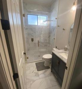 Ένα μπάνιο στο Golden Sand Oasis