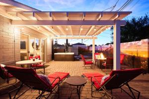 Χώρος καθιστικού στο Scottsdale Saguaro-Hot Tub-Pool- in Old Town