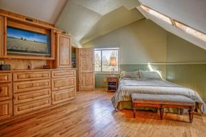 a bedroom with a bed and a large window at Wild Bill Retreat Treehouse Acre of Fun Near Grand Canyon Williams in Williams