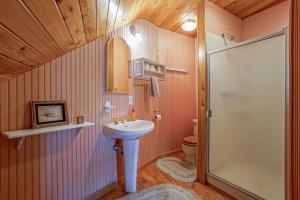 a bathroom with a sink and a shower at Wild Bill Retreat Treehouse Acre of Fun Near Grand Canyon Williams in Williams +66 photos