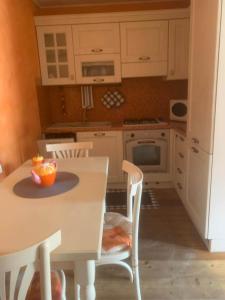 Η κουζίνα ή μικρή κουζίνα στο Bernina House