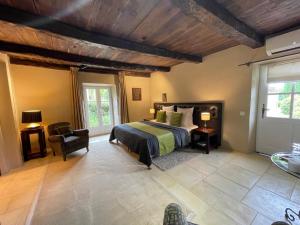 Postel nebo postele na pokoji v ubytování Le Mas de Laché + 73 fotografií