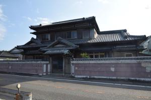 a building with an asian roof on a street at Tawaraya-Traditional Japanese-style Inn - Vacation STAY 73840v in Shimo-tahara