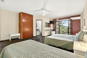 Postel nebo postele na pokoji v ubytování Grinbergs Village Hotel + 73 fotografií