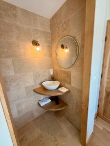 a bathroom with a sink and a mirror at Gîte du Pavillon 4 pers Wi-Fi Haute Marne in Arc-en-Barrois