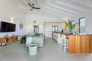 TV a/nebo společenská místnost v ubytování Villa Gurbe 801