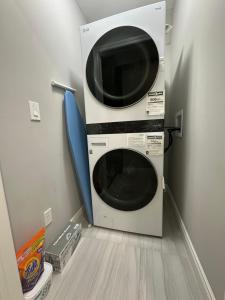 Foto sihtkohas Windsor asuva majutusasutuse Cozy Queen room with private bathroom and free parking galeriist