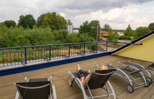 Balkón nebo terasa v ubytování Ferienhaus Sonnenseite, nur 100m vom Senftenberger See