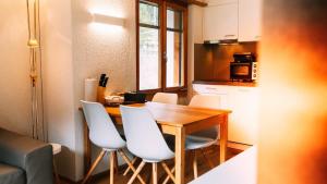 Η κουζίνα ή μικρή κουζίνα στο Apartment Dita - Cozy Stay in Kandersteg