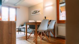 Χώρος καθιστικού στο Apartment Dita - Cozy Stay in Kandersteg +20 φωτογραφίες
