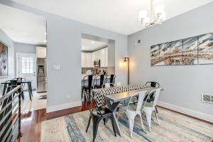 Φωτογραφία από το άλμπουμ του Outstanding Home Relaxing Rooftop with Patio & Grill στη Φιλαδέλφεια +32 φωτογραφίες