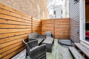 Χώρος καθιστικού στο Exceptional Downtown Townhome with Roof Deck -4Bedroom & 3Baths +31 φωτογραφίες