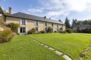 a large house with a large lawn in front of it at Le Grand Launay in Pacé