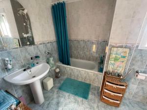 Ένα μπάνιο στο Weekend escapes, or extended stays !