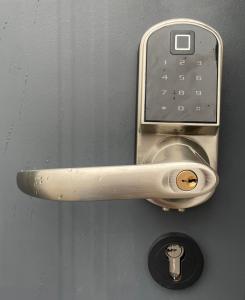 a door handle with a cell phone on it at KWADRAT hostel 