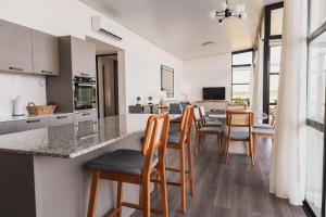a kitchen and dining room with a table and chairs at Carmelo Golf by Puerto Dijama in Colonia Estrella