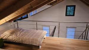 Postel nebo postele na pokoji v ubytování Attraktives Loft im Landhaus in Ziegenhain - Westerwald + 7 fotografií