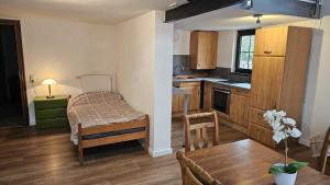 Kuchyň nebo kuchyňský kout v ubytování Attraktives Loft im Landhaus in Ziegenhain - Westerwald