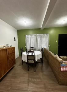 Μια τηλεόραση ή/και κέντρο ψυχαγωγίας στο La Casa De Los Abuelos