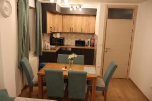 Η κουζίνα ή μικρή κουζίνα στο Vila Akva