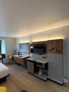 a hotel room with a kitchen and a bathroom at Microtel Inn and Suites Baton Rouge Airport in Baton Rouge