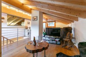 TV a/nebo společenská místnost v ubytování Kast'l Apartments