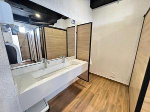 Ένα μπάνιο στο Spacious Apartment in the Laureles neighborhood +59 φωτογραφίες