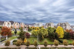 a park with trees and buildings in a city at Mara Park in Baia Mare