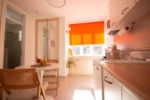 Η κουζίνα ή μικρή κουζίνα στο NookLite Studio near Belgrade Arena +17 φωτογραφίες