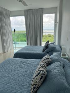 Postel nebo postele na pokoji v ubytování Morros 922 Seaside Retreat + 52 fotografií