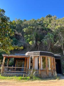 Budova, kde se chata nachází