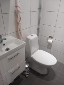 Koupelna v ubytování Stay Sollentuna