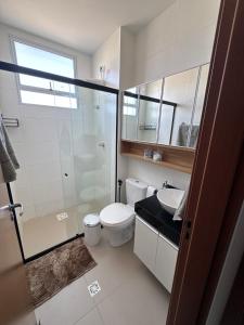 a bathroom with a toilet and a shower and a sink at (208)Apt de luxo com varanda 2 quartos 1km do Mar in Tambauzinho