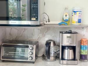 Temple Cityにある华人区花园别墅のキッチン(電子レンジ、コーヒーメーカー付) +21枚の写真