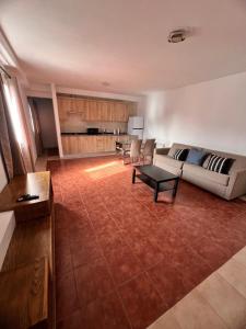 a living room with a couch and a table at Piso de 2 habitaciones en Arrecife in Arrecife